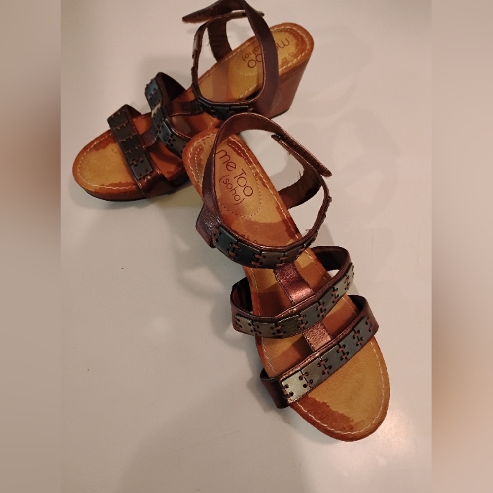 ...Me Too(Soho) Brown Tan Strappy Sandals Ankle Metal Square Plates Decor 7.5
